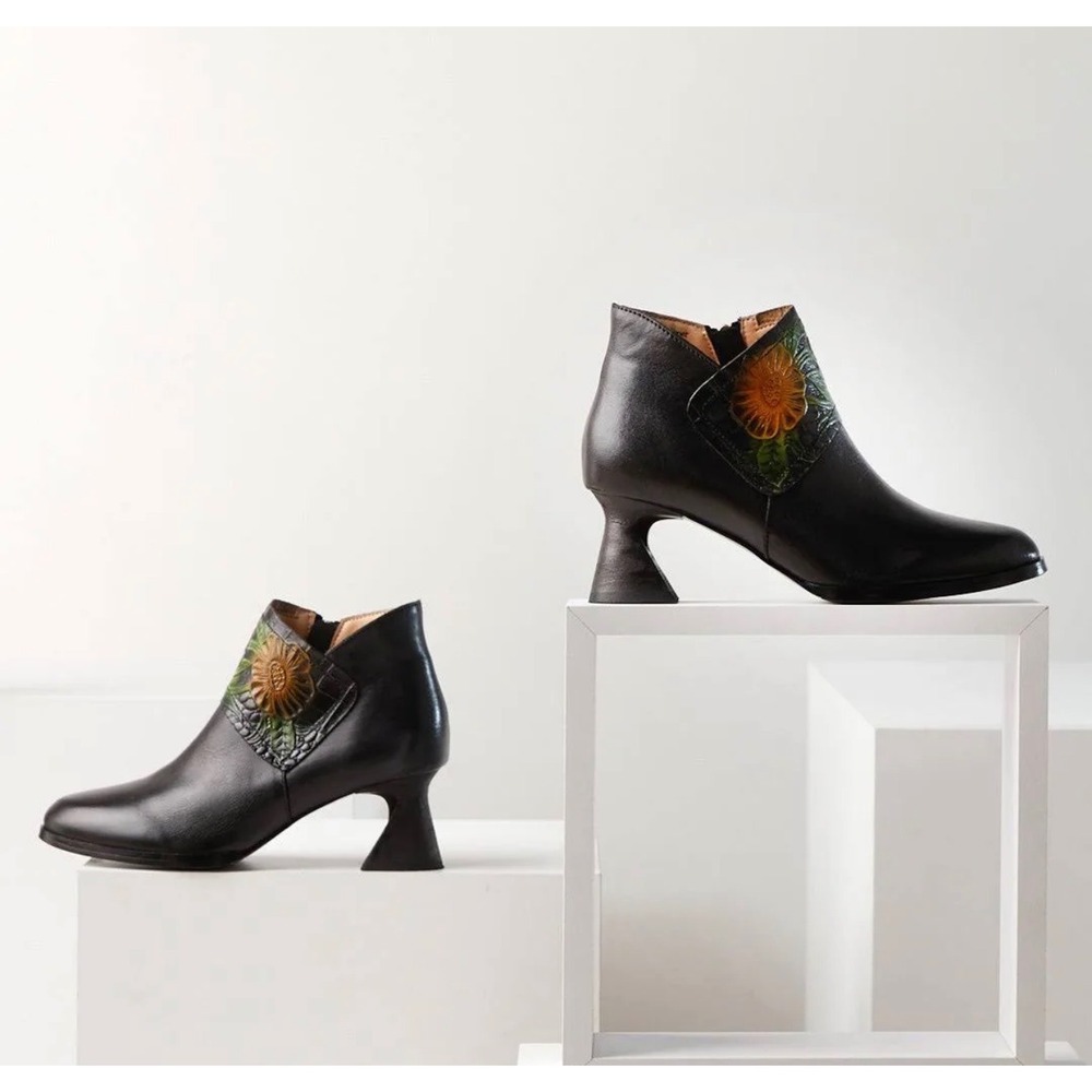 Spring Step L'Artiste Inspiration Leather Ankle Boots Floral Black Size 41 NWOT